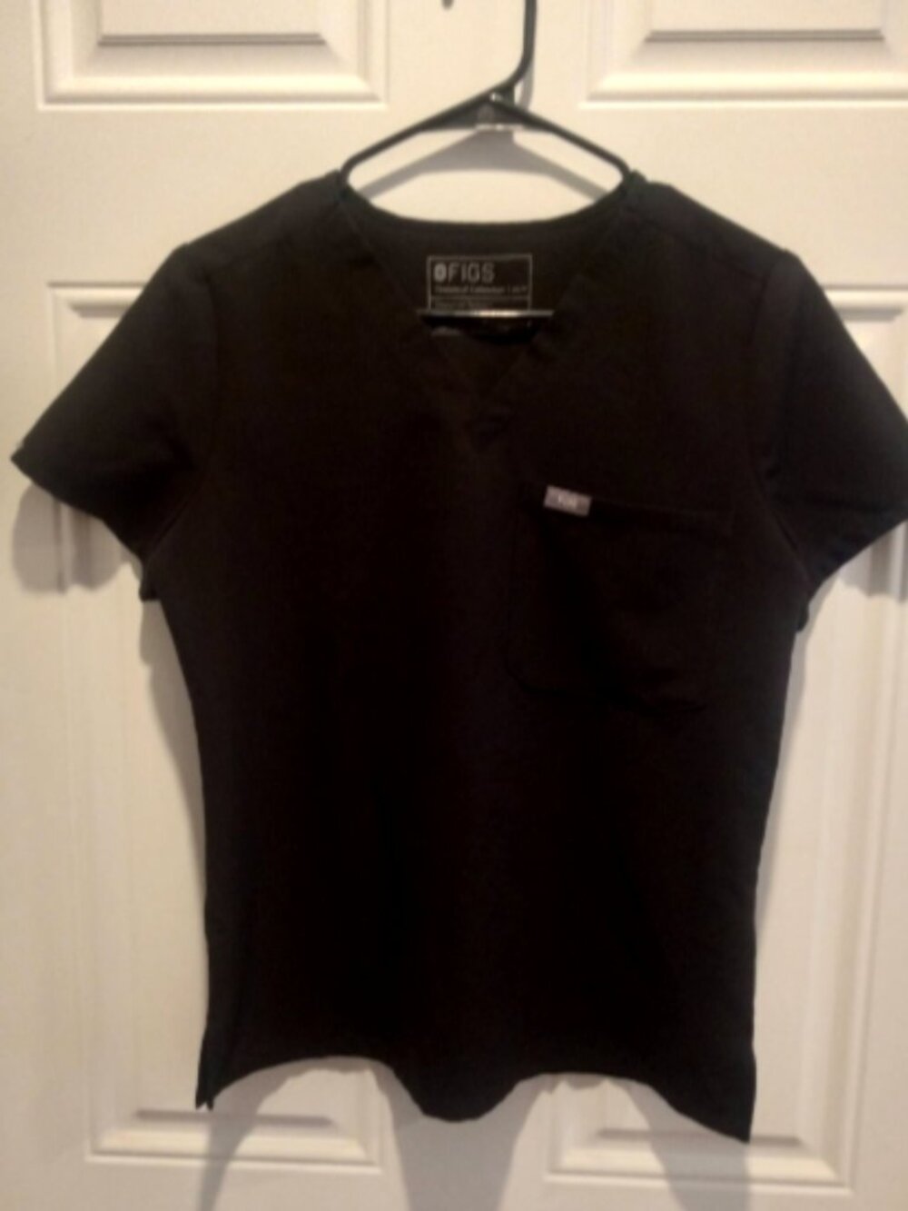 Figs Catarina One-Pocket Black V-Neck FW1000NP Size XS/P